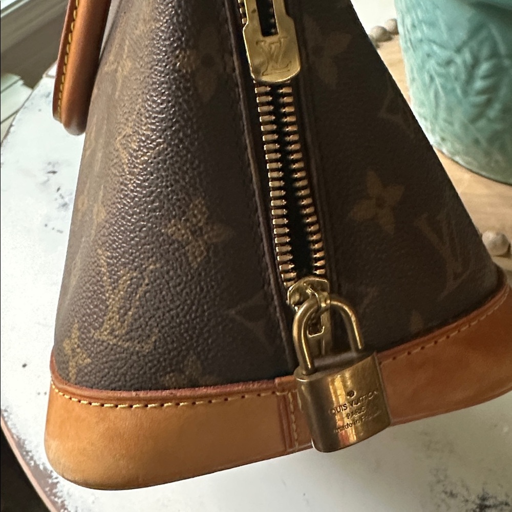 Authentic Louis Vuitton Alma MM - Picture 4 of 11